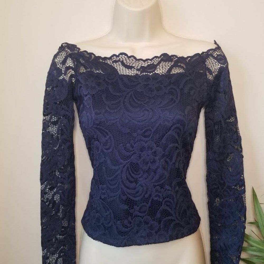 Off shoulder lace top/Small